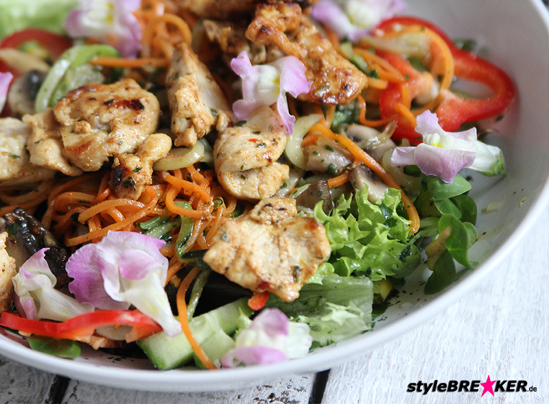 Gemüse Salat mit Hähnchen 2